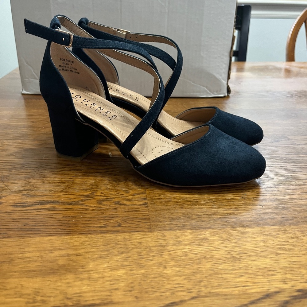 Journee Collection Navy Heels